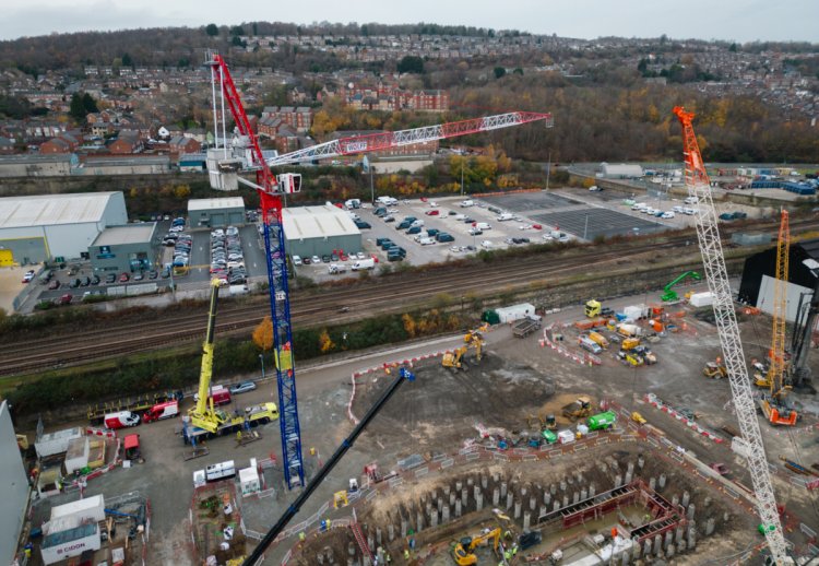 Vinci Building buys tower cranes for first time